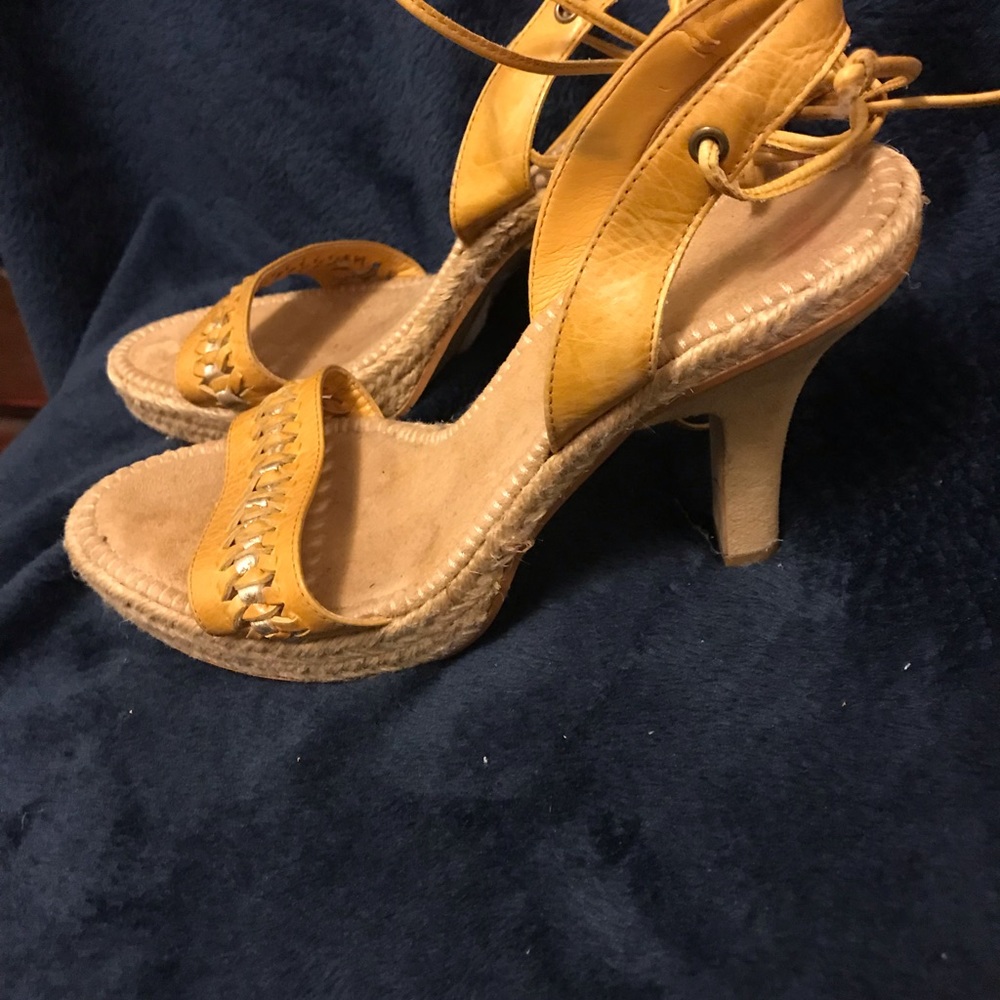 Ladies 7.5 Gianni Bini String Up Sandal with Heel